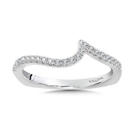 This true fit diamond wedding band curves perfectly to fit its spiral engagement ring like a glove. R1064BW